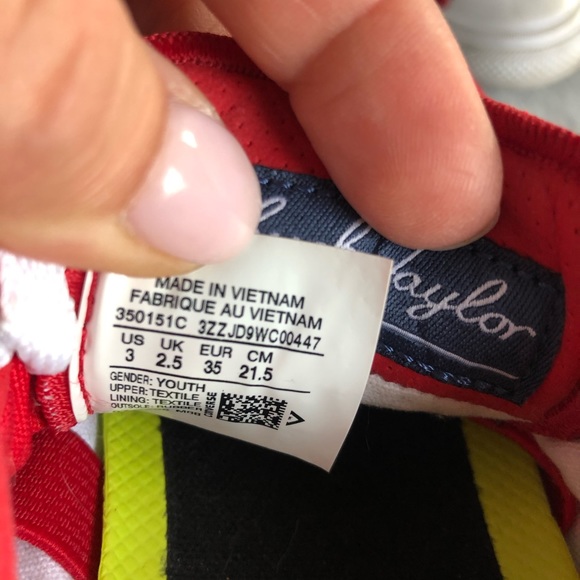 Red Converse - Picture 5 of 7